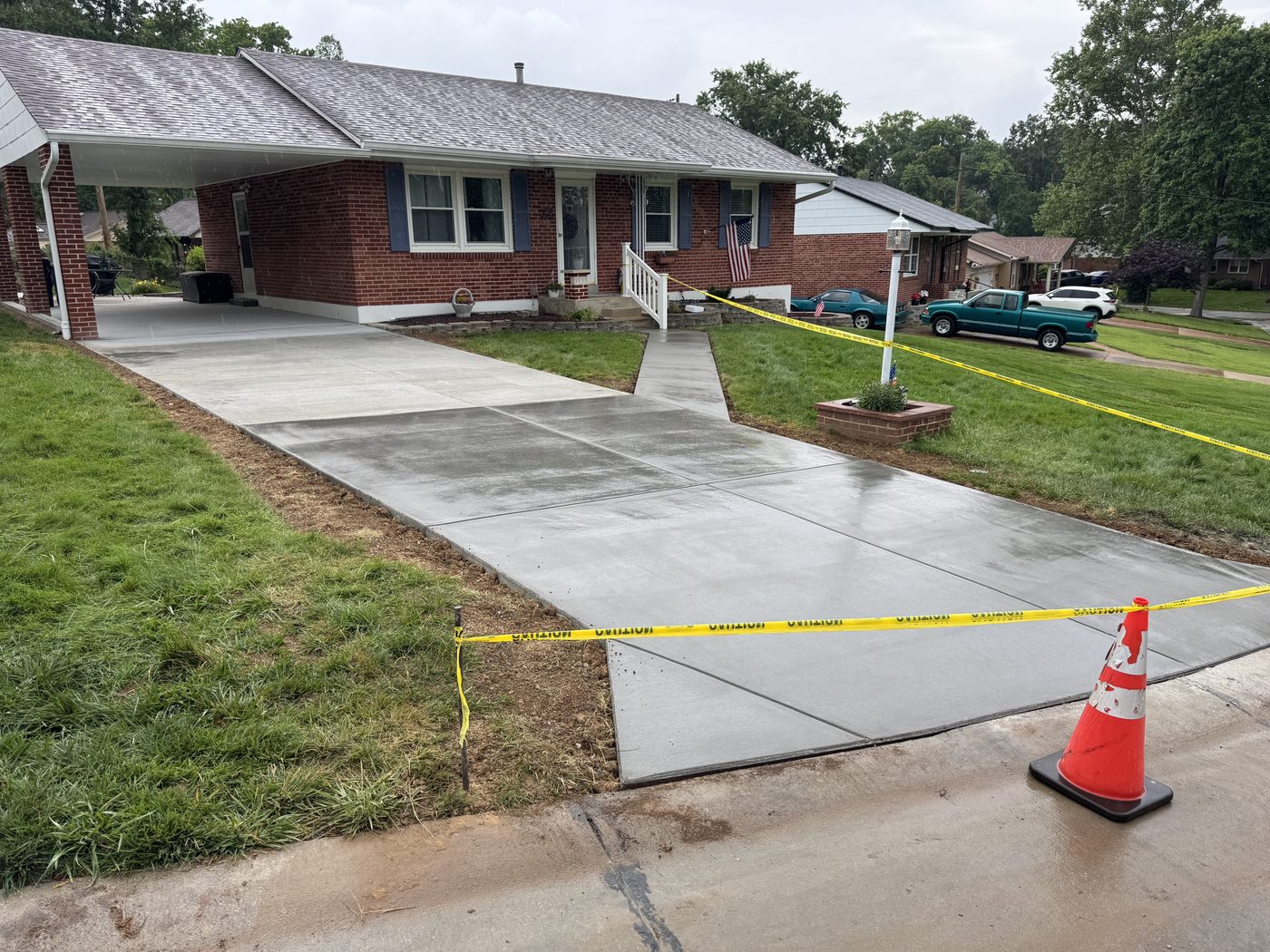 Finished concrete driveway in Jefferson County by LJC Construction